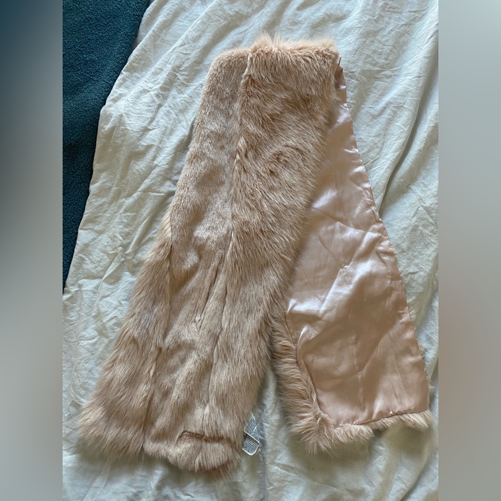 Banana Republic Faux Fur Scarf - Picture 7 of 7